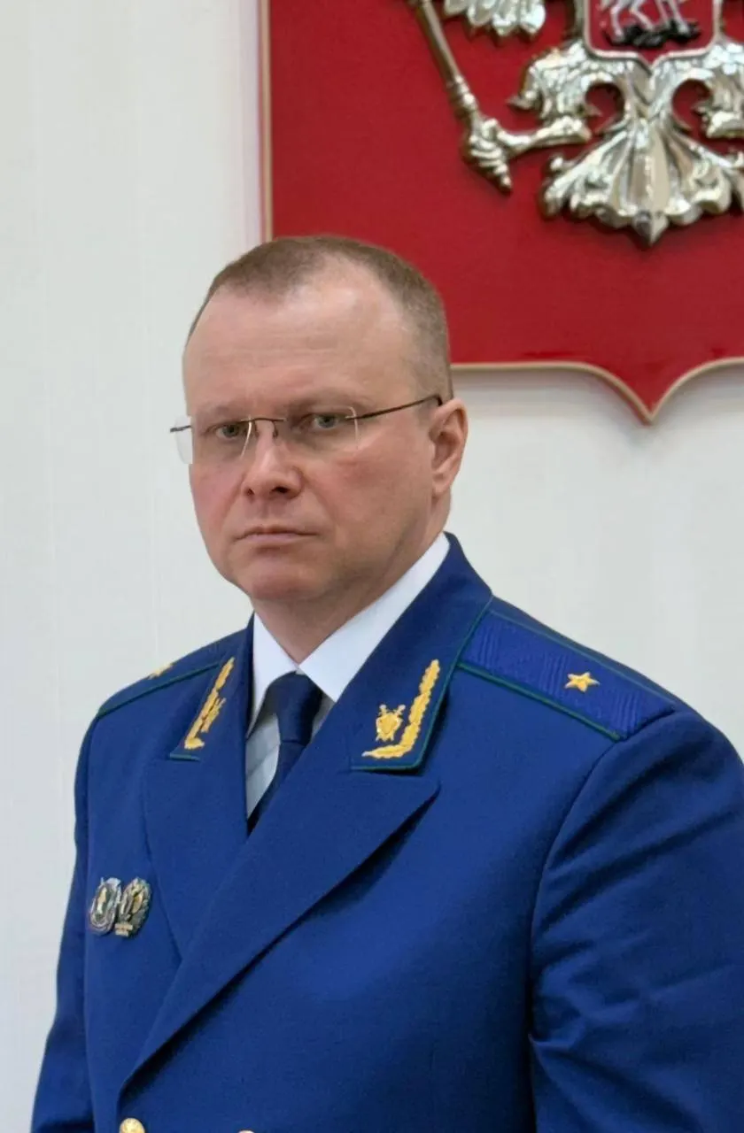Президент назначил Бориса Новикова прокурором Мурманской области. Он служит в органах прокуратуры с 2001 года и занимал должности в региональных и окружных управлениях.