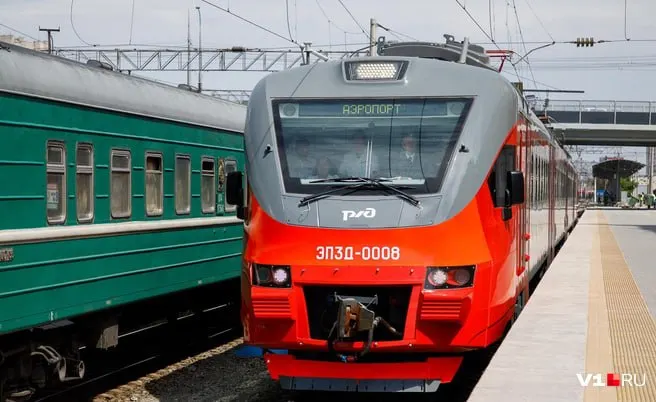 На станции Татьянка в Волгоградской области повреждена контактная сеть. В результате три пригородных электропоезда проследуют по сокращённым маршрутам — приведены номера и расписание.