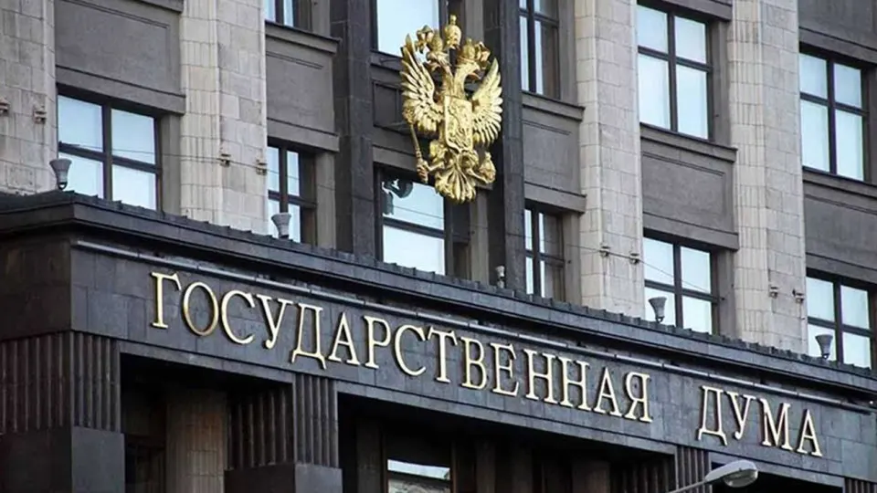 Новый закон допускает прекращение права обратного выкупа у инвесторов из недружественных стран по сделкам, заключённым после 22 февраля 2022 года; решение может принять Арбитражный суд Московской области по обращению нового собственника или профильного министерства.