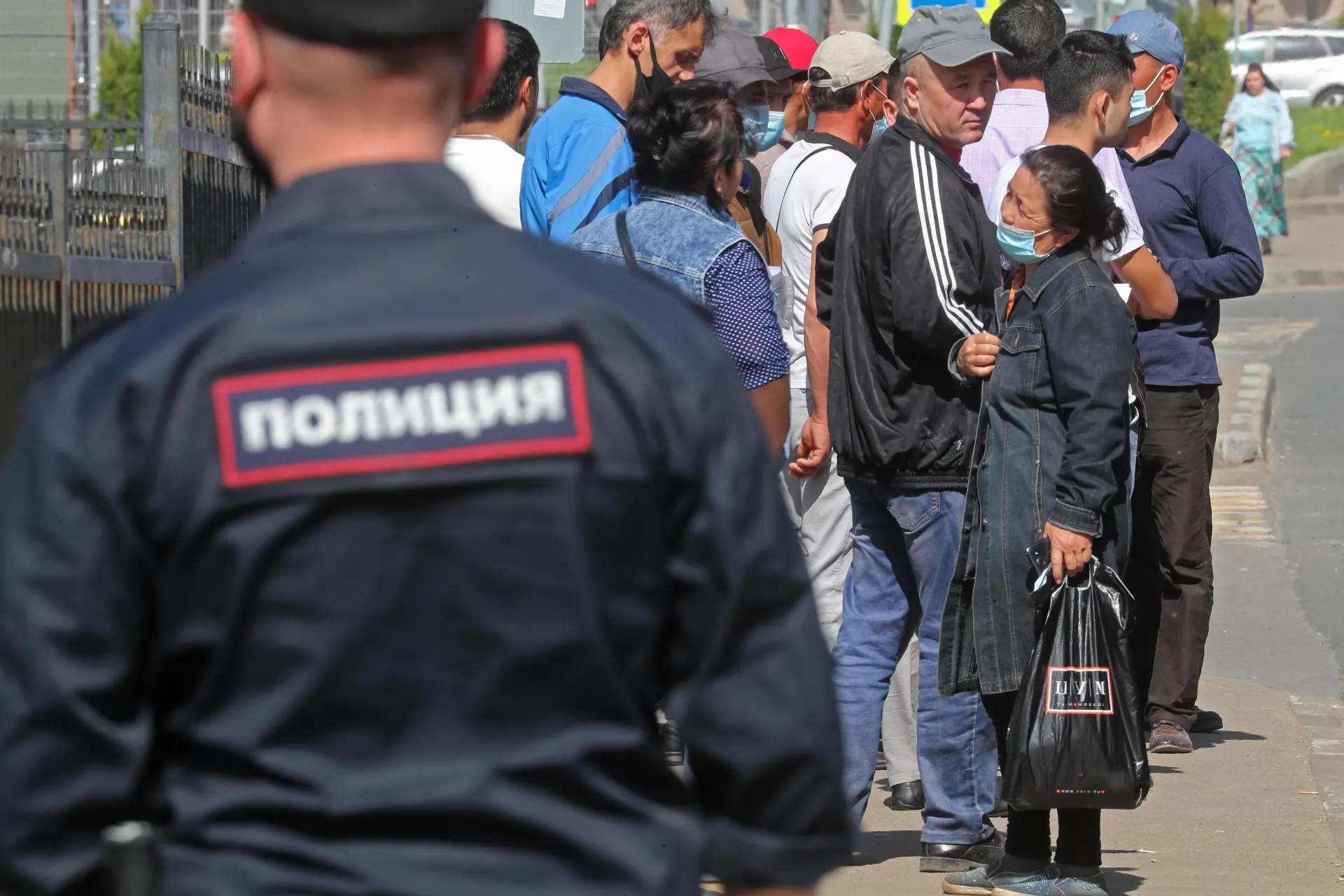 Правительство подготовило поправки ко второму чтению: в перечень нарушений, влекущих обязательную выдворение иностранцев, хотят включить неповиновение пограничникам и дискриминацию.