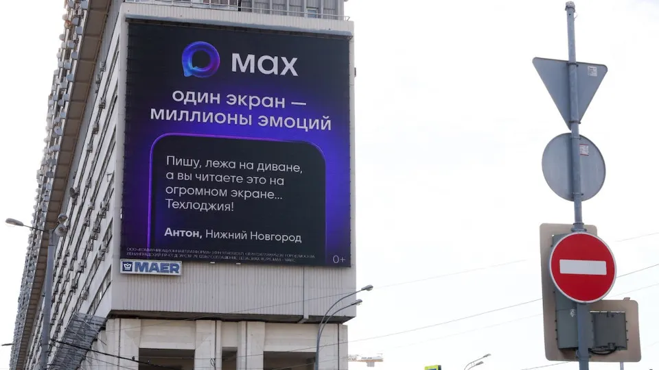 Операторы договорились не учитывать трафик мессенджера Max в пакетах с августа; одновременно власти усиливают ограничения для иностранных сервисов и предъявляют обвинения владельцам конкурирующих платформ.