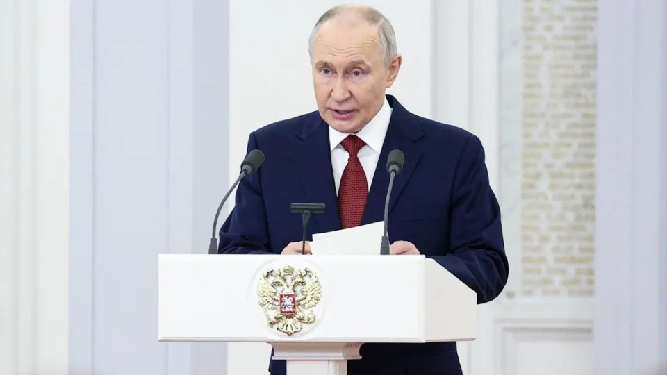 Президент заявил о приоритете оборонных расходов; военный бюджет превысит первоначальные планы, что приведёт к секвестру гражданских статей и росту дефицита.