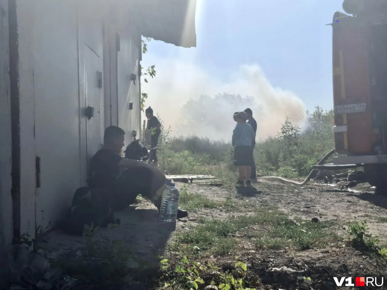 25 августа над Волгоградом появился крупный столб дыма со стороны Дзержинского района. В балке между улицами Хорошева и Третьей продольной магистралью горит камыш и мусор, копившийся годами. По данным МЧС возгорание локализовано.