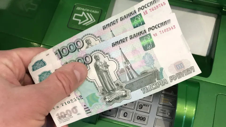 Ведомства призывают ограничивать ночные операции и крупные переводы, фиксируя рост наличных и рекордный отток средств из банков.
