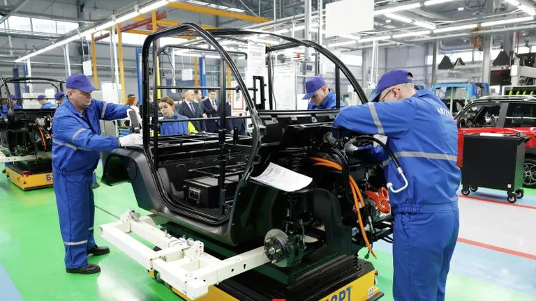 К 2035 году планируется выпуск примерно 2,8 млн автомобилей в год, из которых около 25% — гибриды и электромобили.