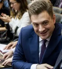 Депутат-коммунист призвал руководителя Минпромторга снизить цену на автомобили АвтоВАЗа, указав на значительные различия цен: за пределами России машины дешевле.