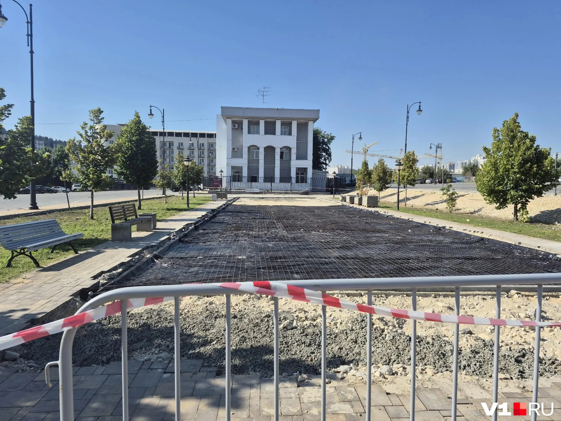 В Волгограде у подножия Мамаева кургана сняли старую спортивную площадку. Планируется установка 15 новых площадок в разных районах, работы ведет подрядчик. По итогам 2025 года выручка компании составила 75 млн ₽.