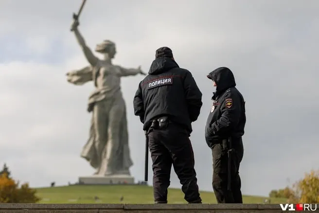 Утром жители Волгограда сообщают о перебоях в мобильной сети в районах Мамаева кургана и на набережной; причины пока неизвестны.
