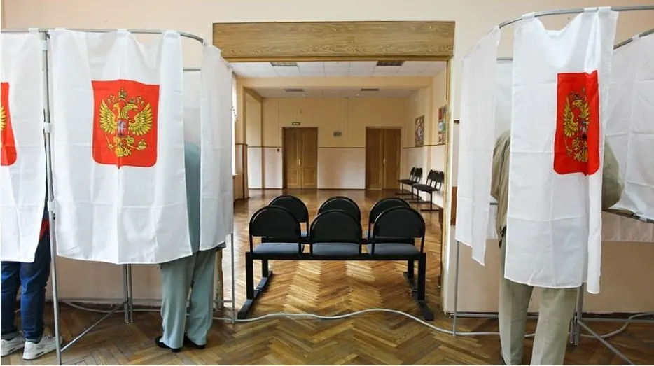 Документ, разработанный Общественной палатой и поддерживаемой pro-government ассоциацией независимый общественный мониторинг, призван расширить роль наблюдателя и вызвал сомнения у ряда партий.