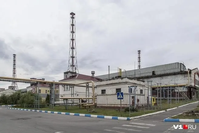 Следствие квалифицировало инцидент как нарушение требований промышленной безопасности; в деле проходит сотрудник предприятия, отвечавший за соблюдение правил.