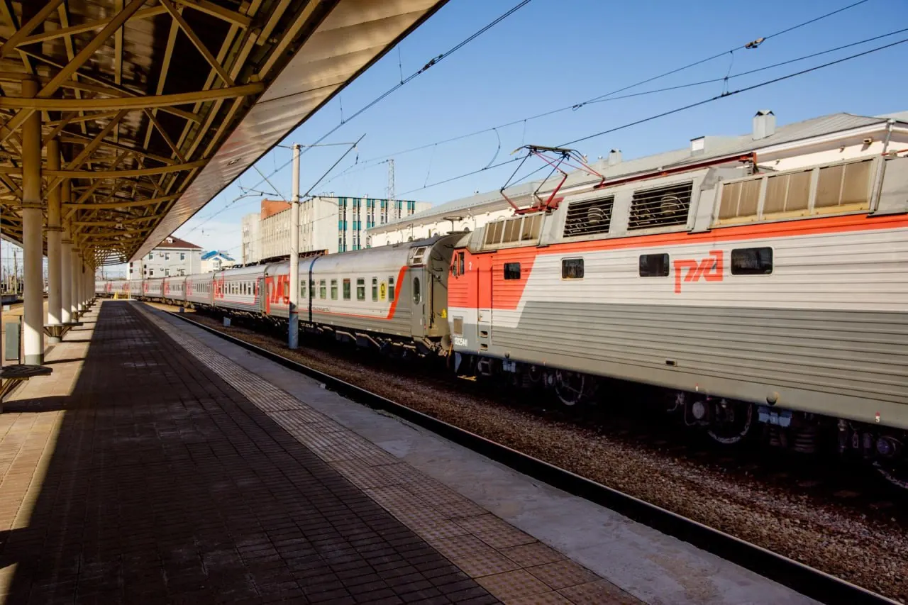 Запуск запасного поезда №901/902 между Волгоградом-1 и Куберле для вывоза пассажиров, следующих в обход затруднённого участка. Пассажиров дополнительно перевозят автобусами, обеспечивают питание и воду.