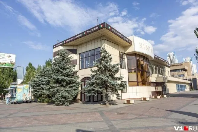 Собственник продолжает поиск арендатора для помещения площадью 605 кв.м на площади Чекистов, рассматриваются варианты частичной аренды и арендных каникул.