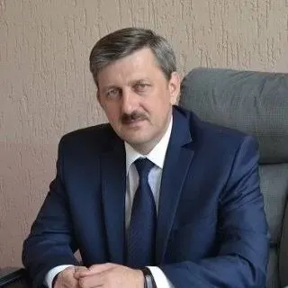 Глава города объявил о досрочном сложении полномочий; временно обязанности главы исполняет зам по ЖКХ, а регион обсуждает перспективы и мотивы ухода как шаг к московским креслам.