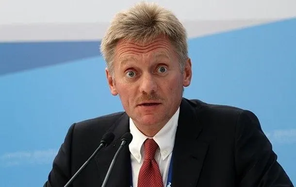 Пресс-секретарь заявил, что в РФ не принято ограничивать доступ журналистов и Москва не вмешивается в работу СМИ, в контексте запрета доступа к Белому дому для ряда американских медиа.