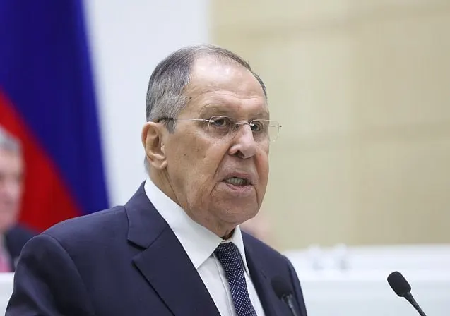 Министр иностранных дел отметил, что закрытие дипломатических объектов в Германии после инцидента демонстрирует повторение исторических ошибок и приближает ситуацию к эскалации.