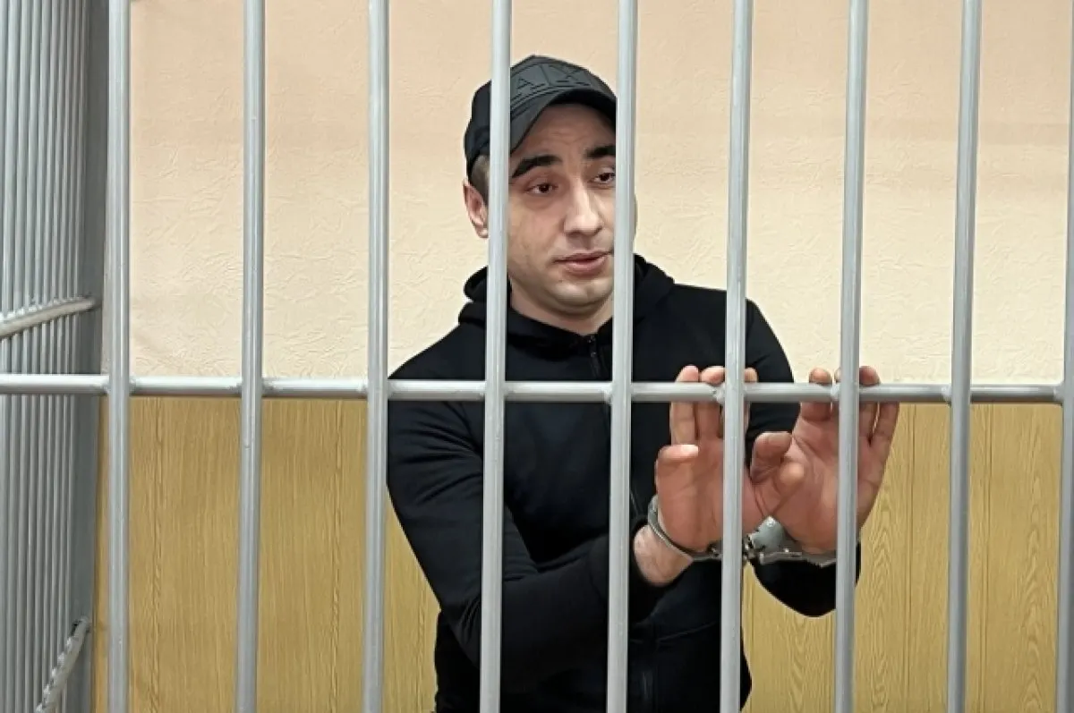 В Волгограде стартовало новое слушание по делу Арсена Мелконяна: ранее осуждённый за убийство, он побывал в ЧВК «Вагнер», получил помилование и снова оказался под следствием за угрозы; сейчас он под домашним арестом и планирует вернуться на фронт.
