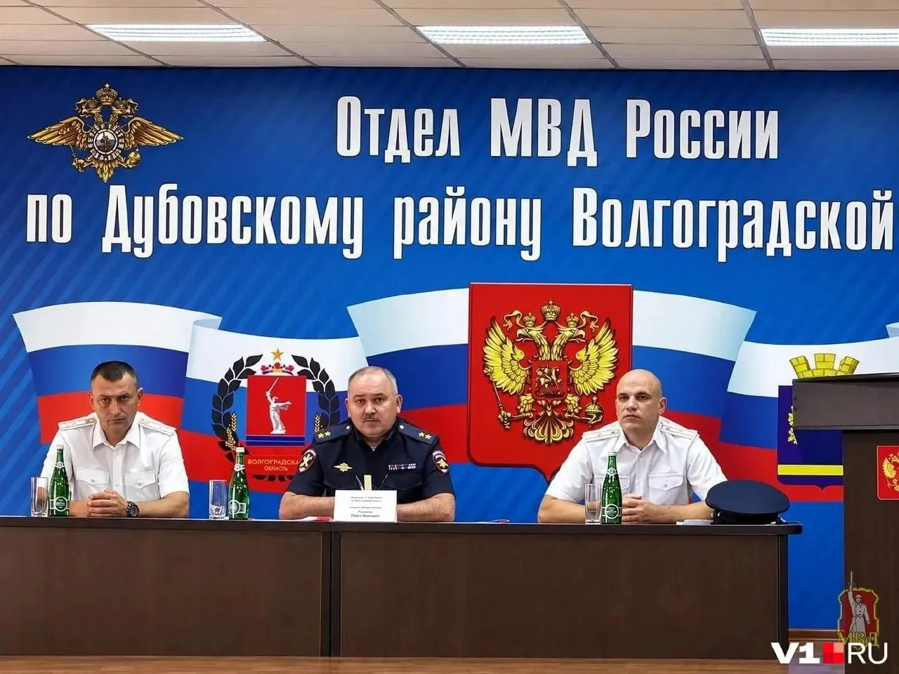 Глава регионального управления МВД представил двух новых руководителей районной полиции.