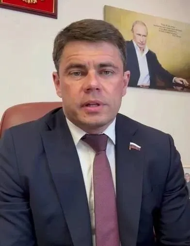 На фоне обсуждений правительства и экспертов рассматривается роль национального мессенджера в формировании суверенного интернета; подчеркивается развитие цифровой инфраструктуры и безопасности.