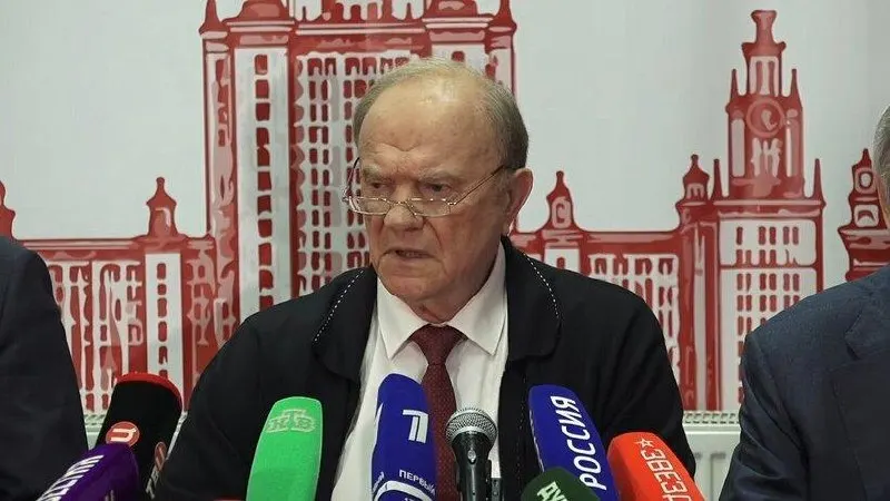 Лидер КПРФ предупредил о необходимости сменить экономическую политику, иначе Россия может оказаться в затяжной войне и кризисе из-за роста тарифов на ЖКХ и снижения рождаемости.