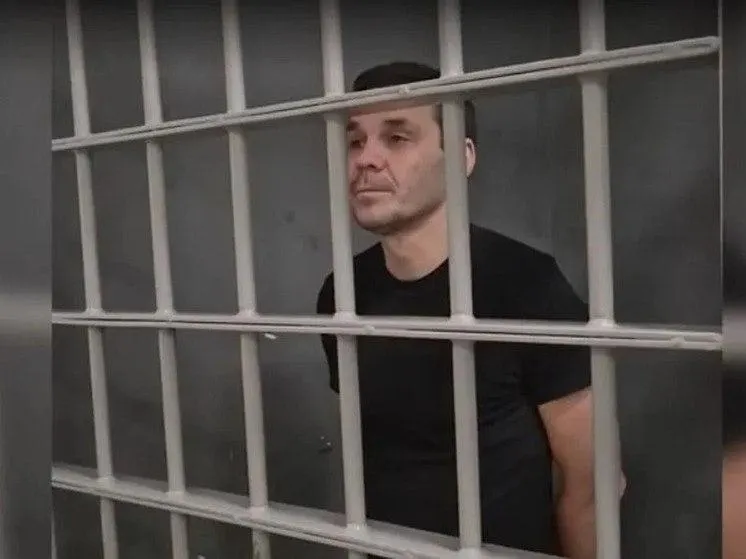 48-летний Максим Артемов, имеющий двойное гражданство, получил 14 лет колонии строгого режима за госизмену; приговор оставлен без изменений апелляционными судами.