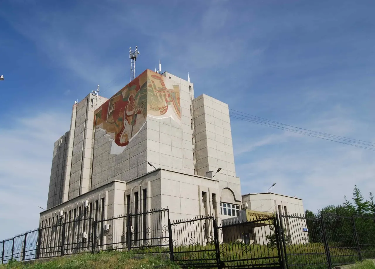 Архивы ФСБ и МВД ужесточили доступ к делам репрессированных: теперь несекретные материалы могут закрывать по новым правилам, а решение принимает специальная комиссия. Исследователи сталкиваются с увеличившимися ограничениями в изучении советской истории.
