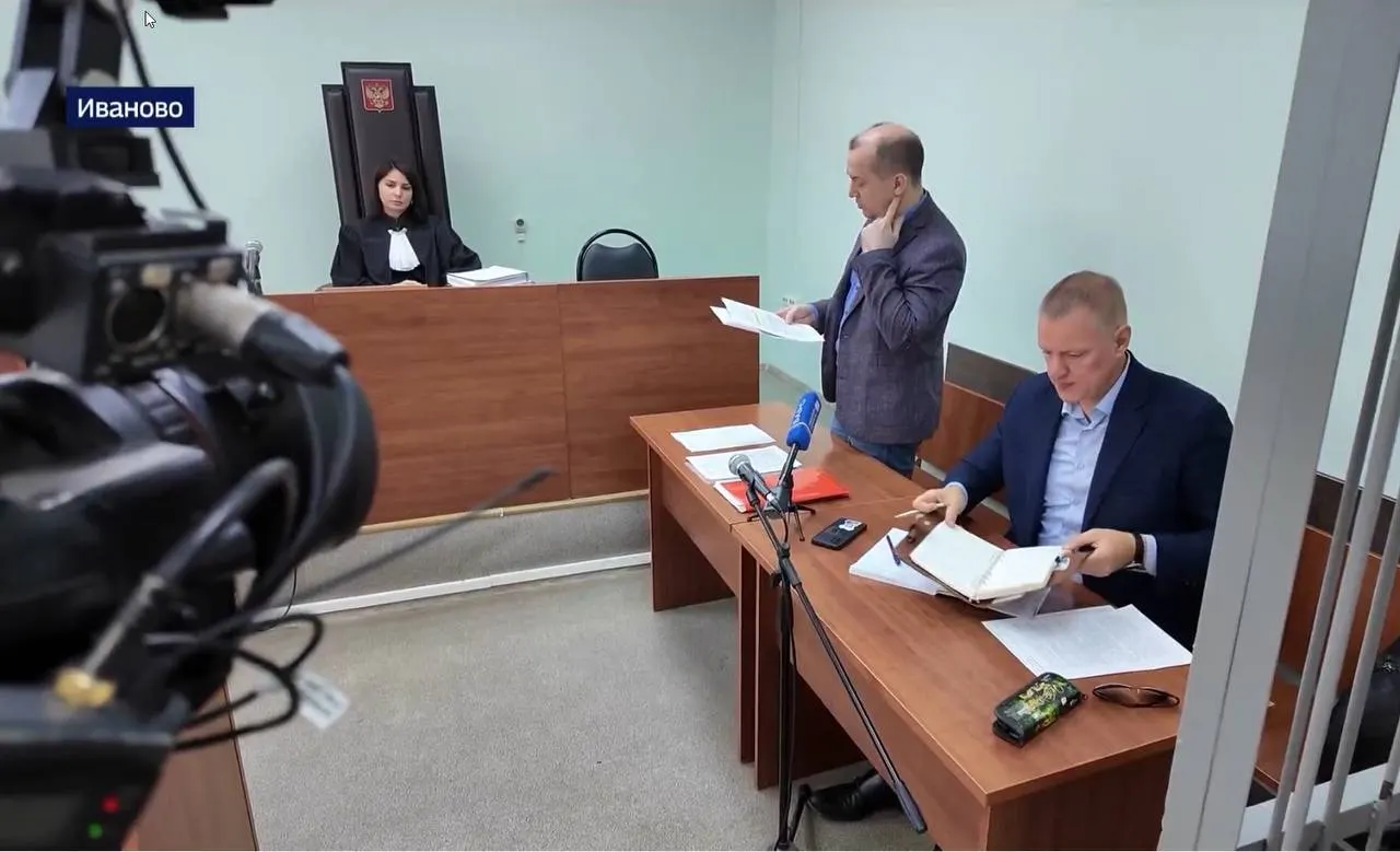 Дело касается попыток возбуждения уголовных дел против сотрудников МВД и обвинений в адрес редактора, которые возникли на фоне публикаций о правоохранительной системе, а также эпизоды давления и судебные решения.