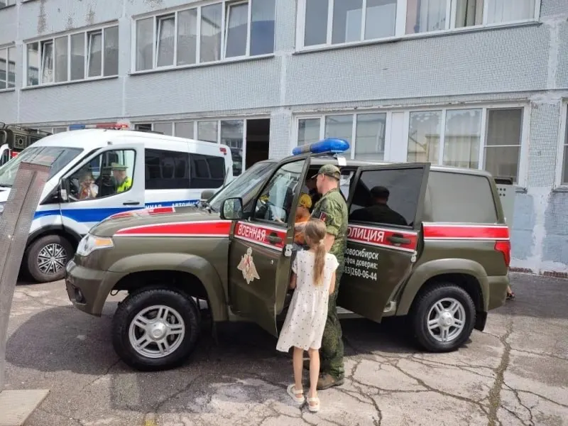 Проект указа президента РФ предусматривает новые полномочия военной полиции, включая опрос граждан, проверку документов и работу в гражданской одежде.