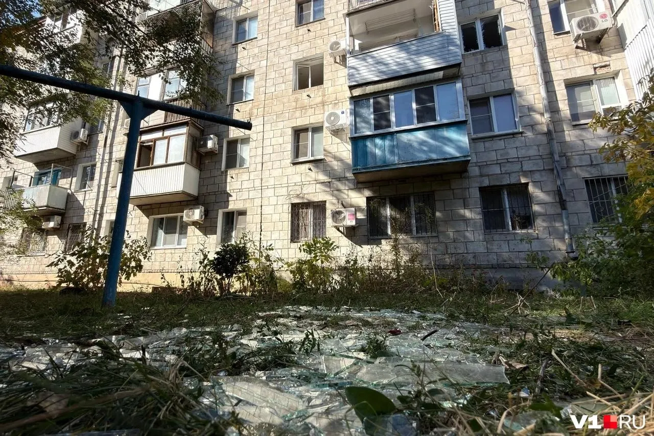 В Краснооктябрьском районе Волгограда произошел взрыв газовоздушной смеси в квартире. По данным МЧС, пострадавших нет; возгорание не зафиксировано, газовое оборудование осталось исправным. Местные жители спорят о причинах инцидента.