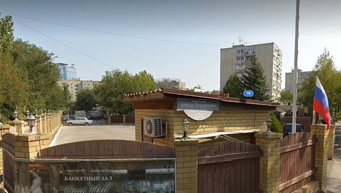 На популярной доске объявлений размещено предложение сдачи в аренду помещений, где ранее работал легендарный бар «Ньюспаб»; арендная ставка — 1000 ₽ за квадратный метр в месяц.